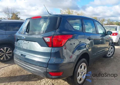 2019 Ford Escape S z USA, uszkodzony, nr VIN 1FMCU0F76KUC49402